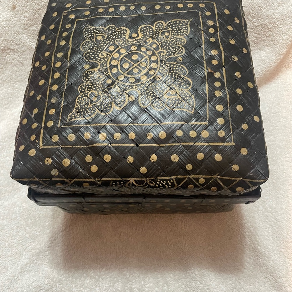 Decorative storage box